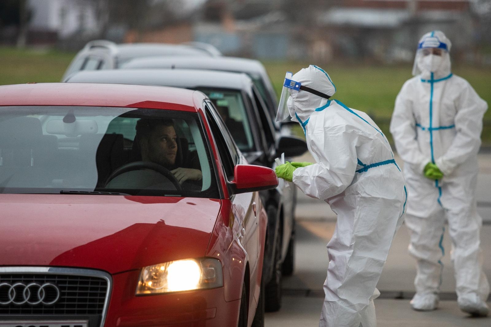 Drive-in testiranje na koronavirus u Osijeku