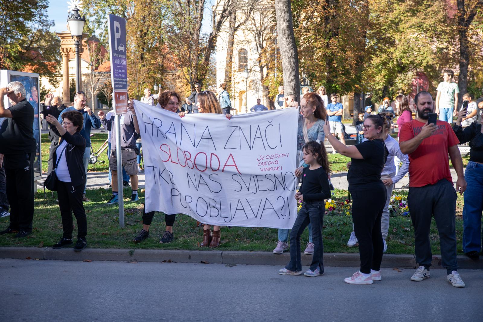 Prosvjed svinjgojaca u Vinkovcima
