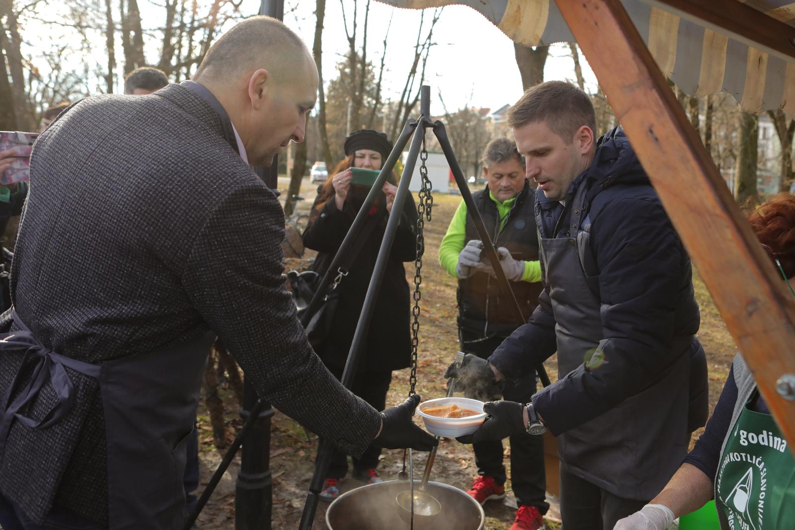 Blagdanska podjela fiša u Perivoj kralja Tomislava Blagdanska podjela fiša u Perivoj kralja Tomislava