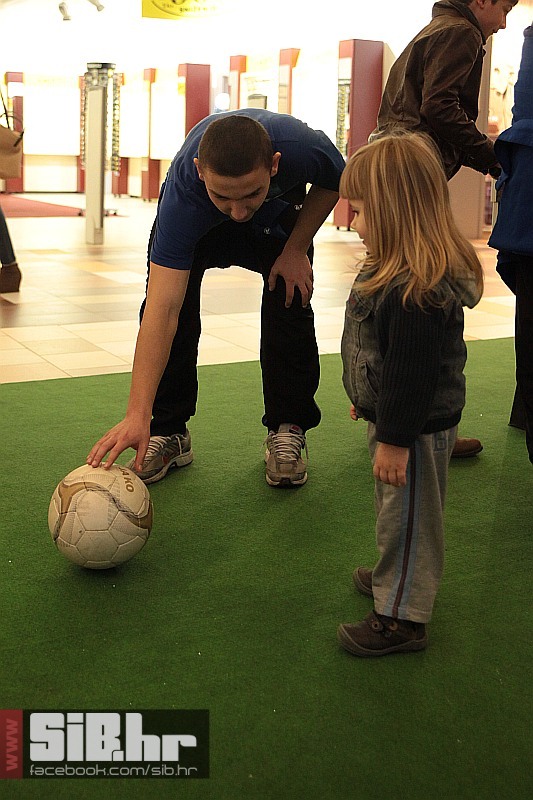 juniori_nkos_u_avenuemallu_2812 juniori_nkos_u_avenuemallu_2812