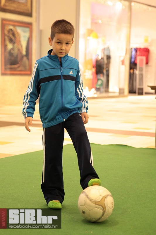 juniori_nkos_u_avenuemallu_2812 juniori_nkos_u_avenuemallu_2812