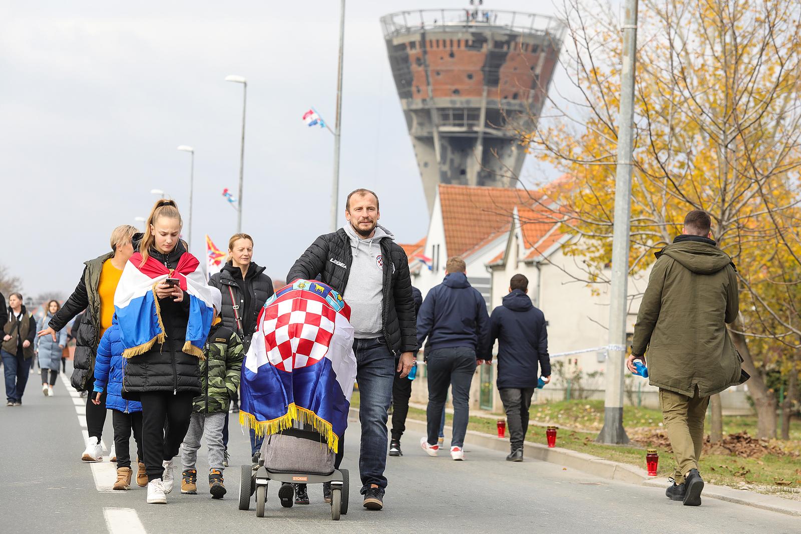 Nekoliko desetaka tisuća ljudi u vukovarskoj Koloni sjećanja