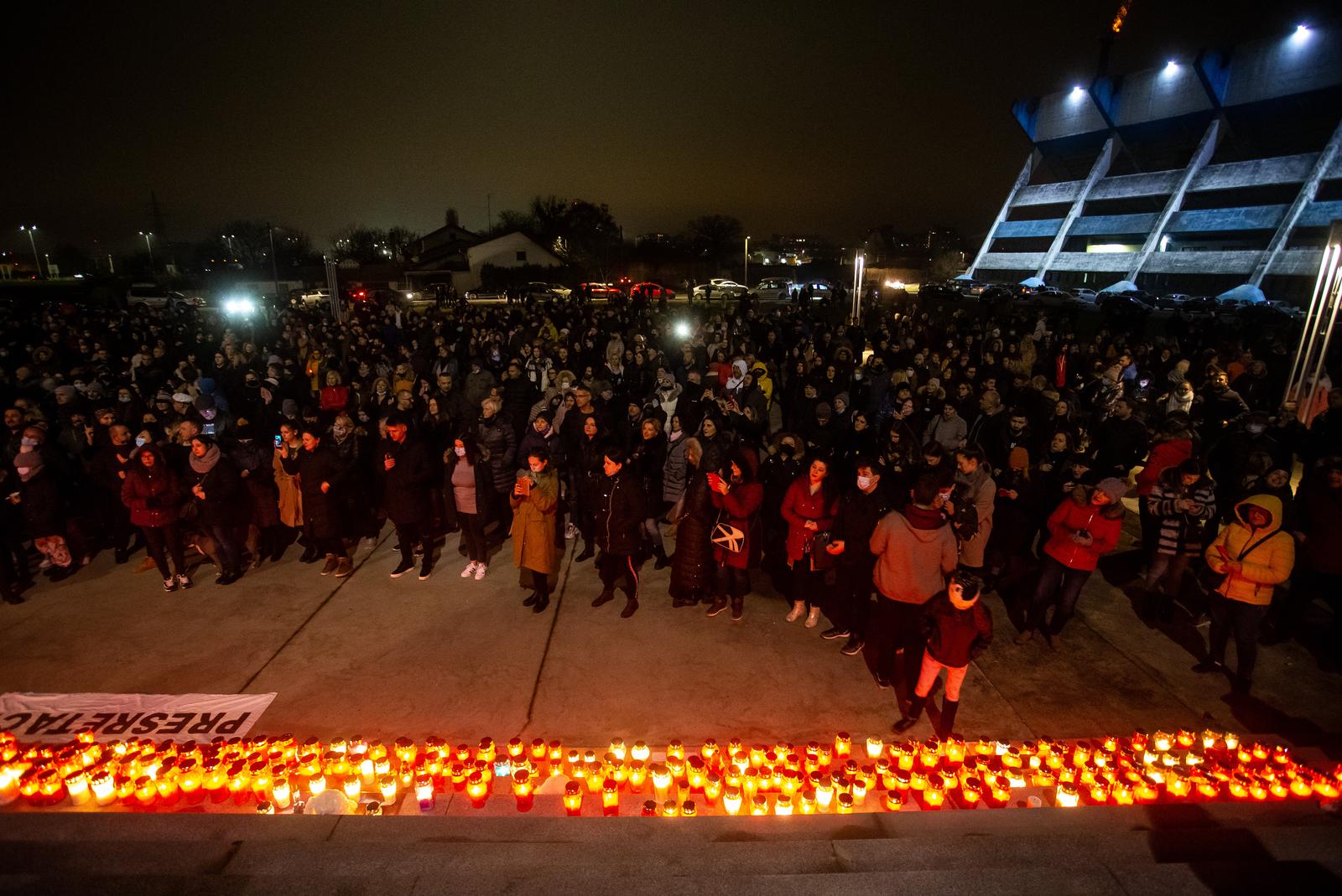 Veljača 2021. – Osječani se okupili kod Gradskog vrta u spomen na Balaševića