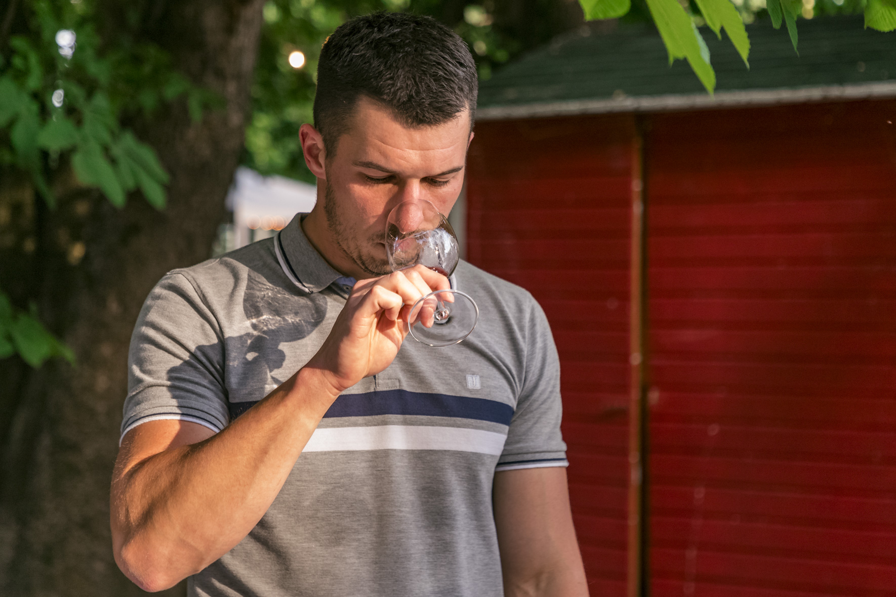 Večer vina i umjetnosti svibanj 2024. Večer vina i umjetnosti svibanj 2024.