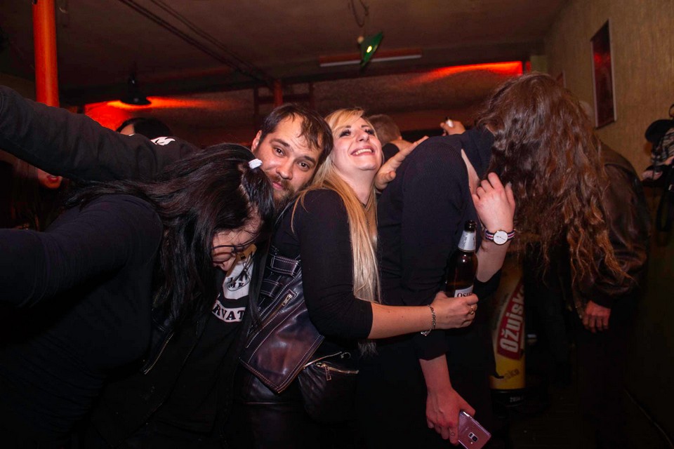 Motoristi partyjali u Balotama uz svirku uživo grupe Lucky day