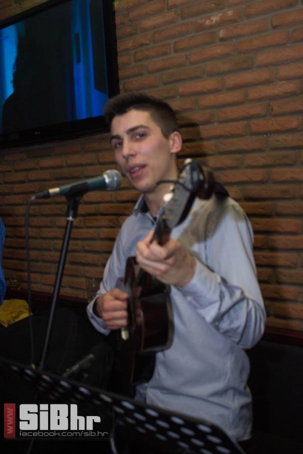 fort_pub_12