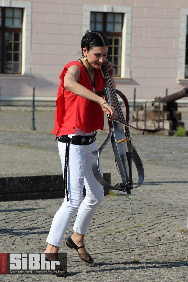ana_rucner_Drmes_spot_SiBhr_34