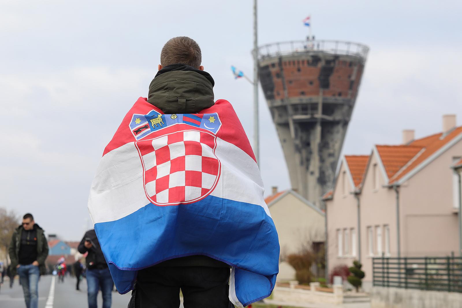 Nekoliko desetaka tisuća ljudi u vukovarskoj Koloni sjećanja