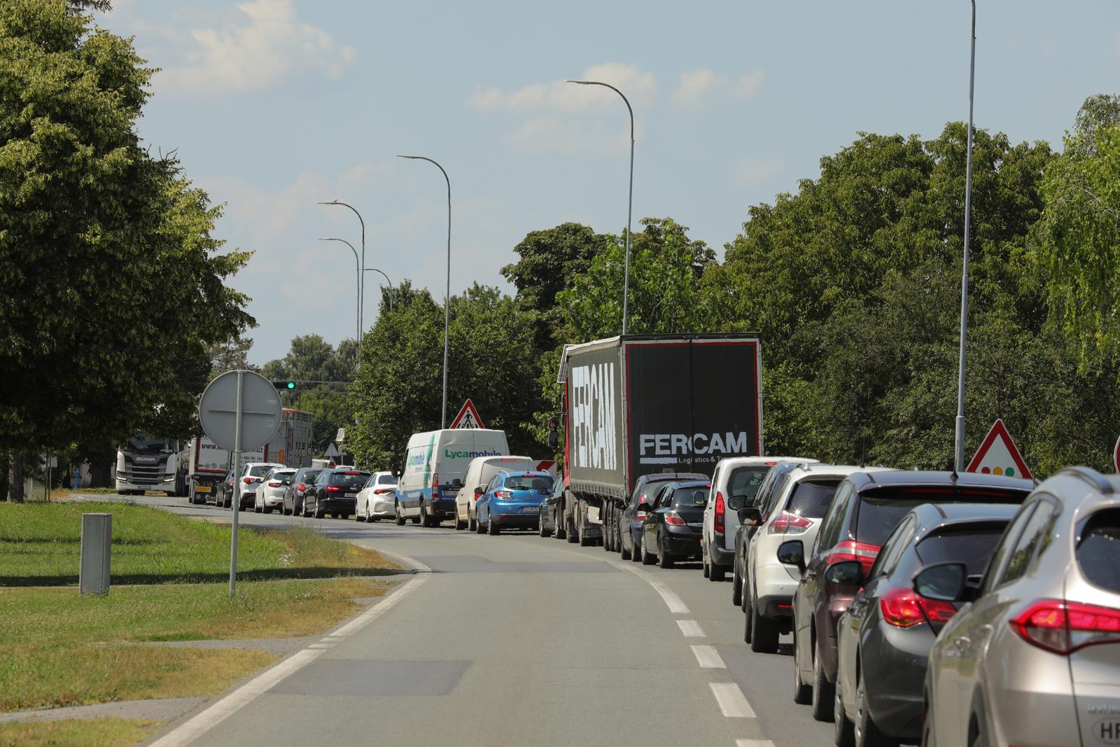 Zatvorena D55 između Vinkovaca i Gradišta Zatvorena D55 između Vinkovaca i Gradišta