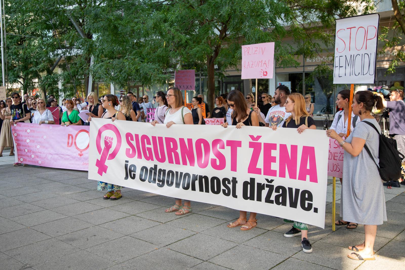 Održana javna akcija ”Sigurnost žena je odgovornost države” na Trgu slobode