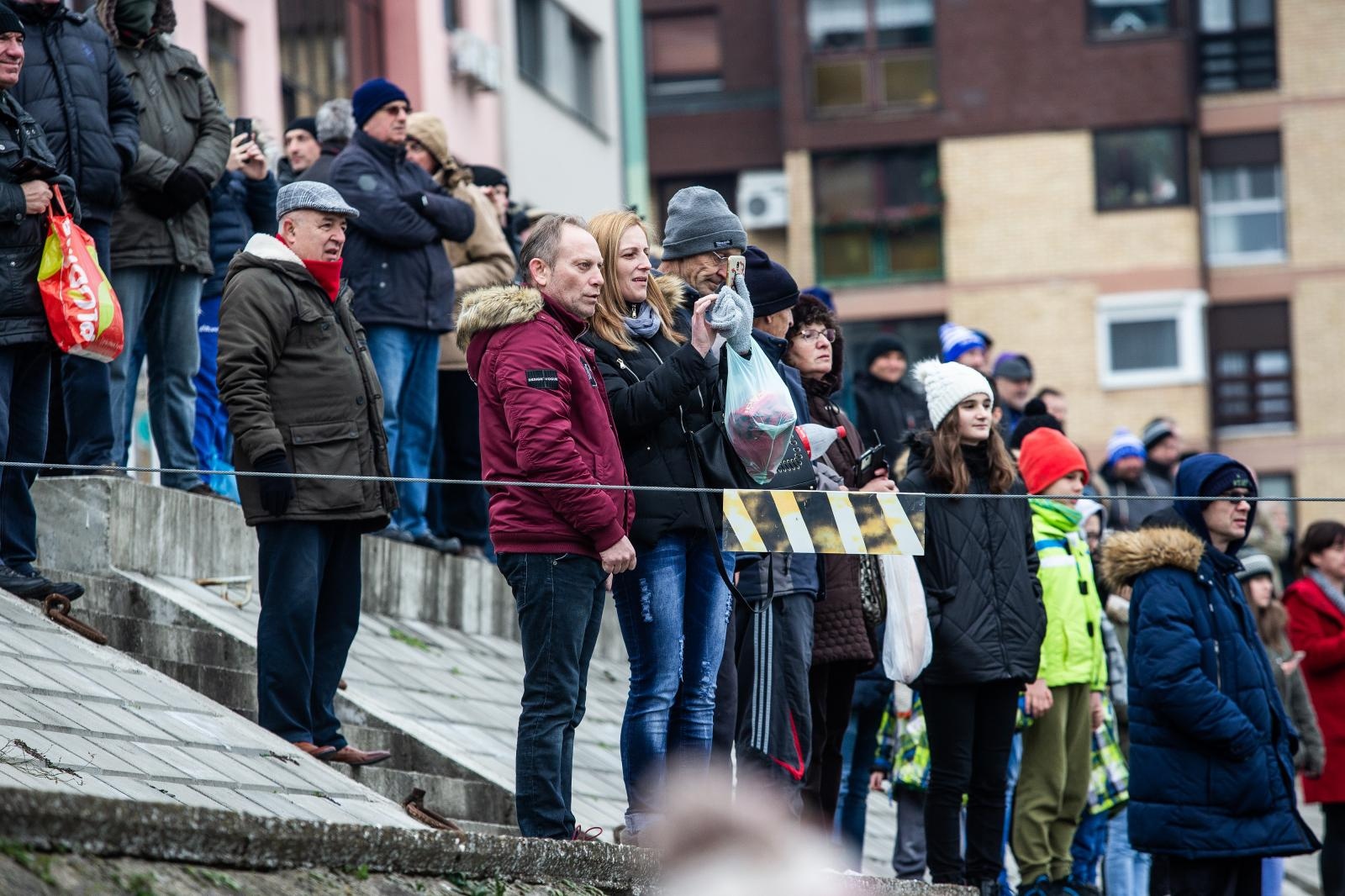 Skok u ledenu Dravu