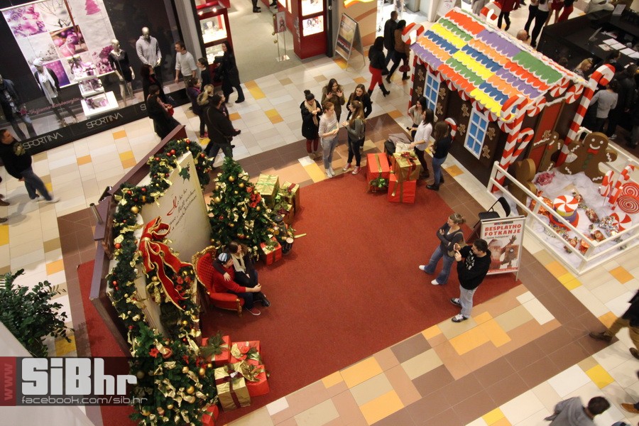 lana_i_colonia_Avenue_mall_2