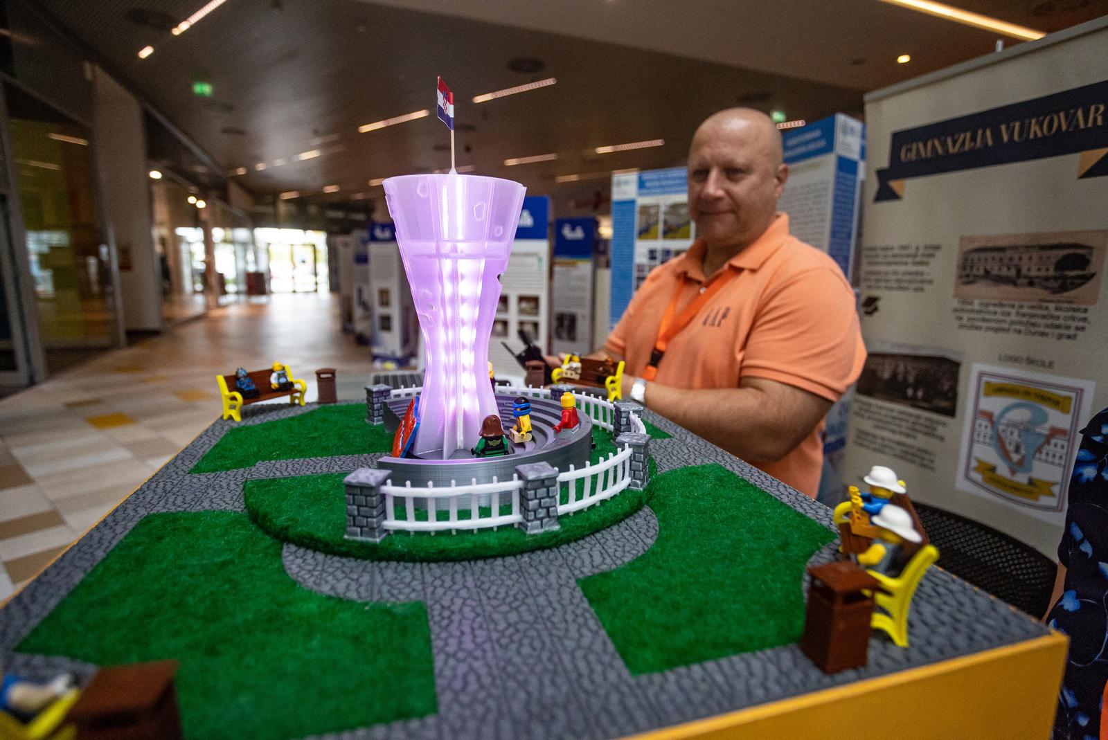 Budi UZOR/INOVA u Mall Osijek