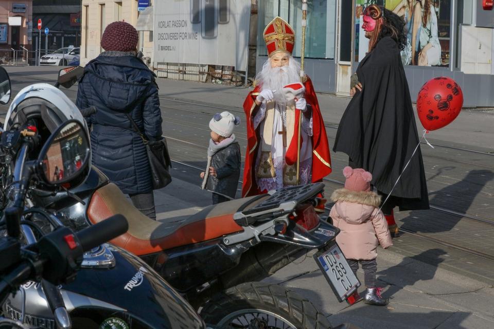 Motomrazovi i ove godine razveselili najmlađe Osječane