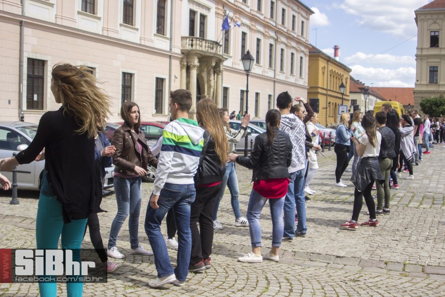 maturanti_plesu_quadrillu_90