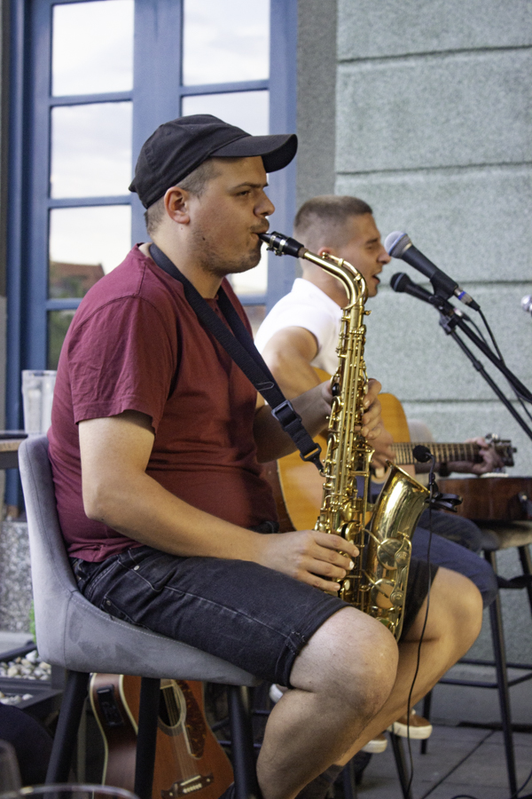 Juraj Padovan i prijatelji zasvirali na terasi ’22-ojke’