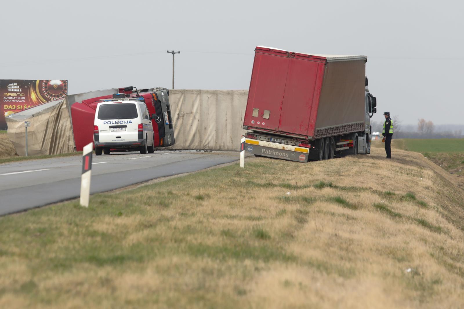 Prevrnut kamion na Podravskoj magistrali Prevrnut kamion na Podravskoj magistrali
