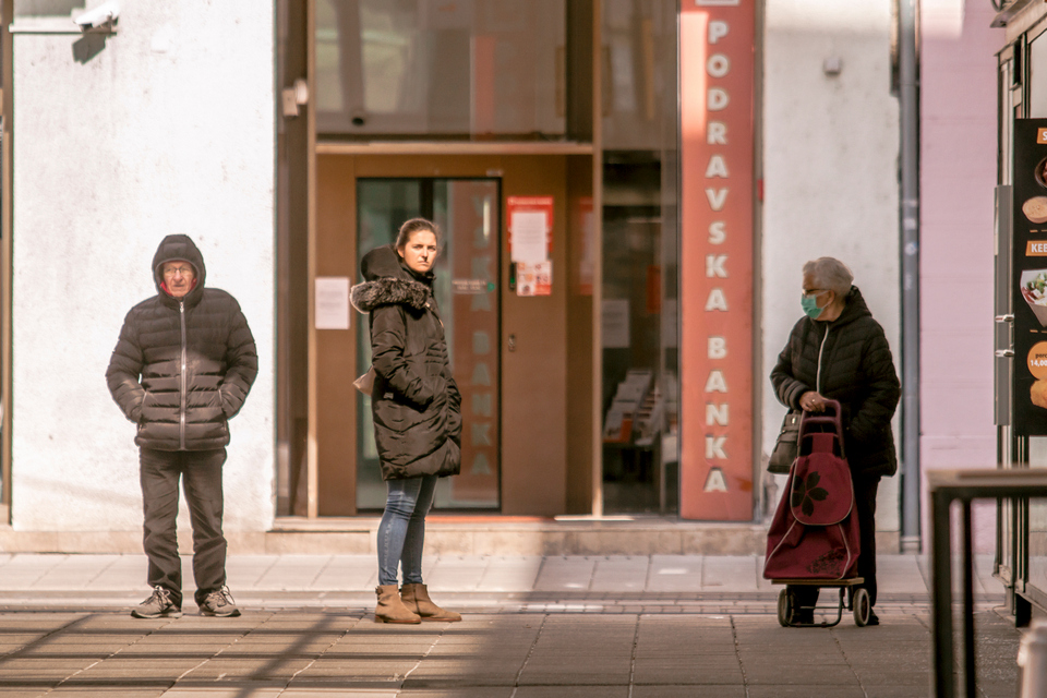 Prošetali smo središtem Osijeka i provjerili kako se Osječani pridržavaju antikorona mjera