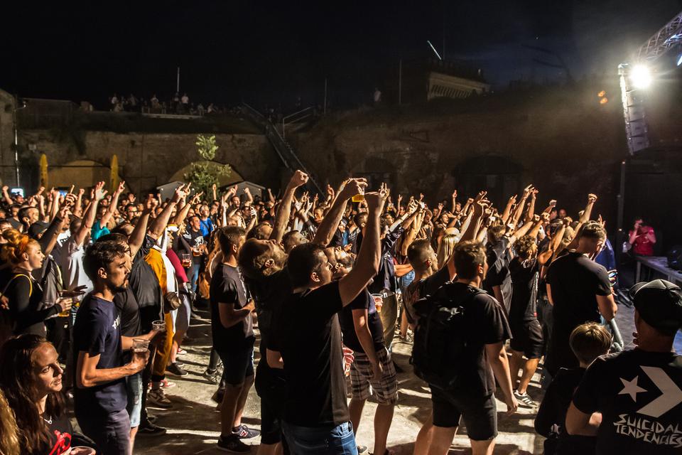 Brkovi u dvorištu Stare pekare