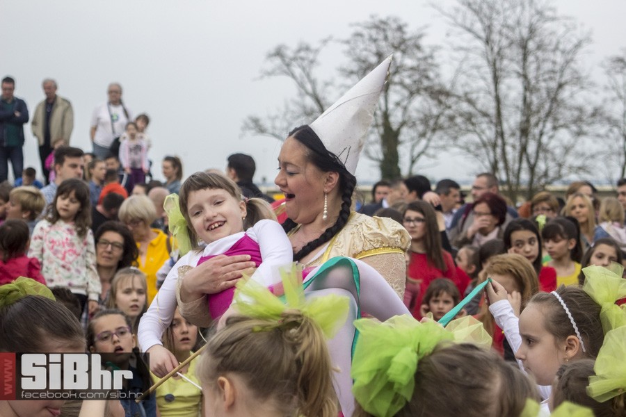 transgeneracijski_party_tvrdja_