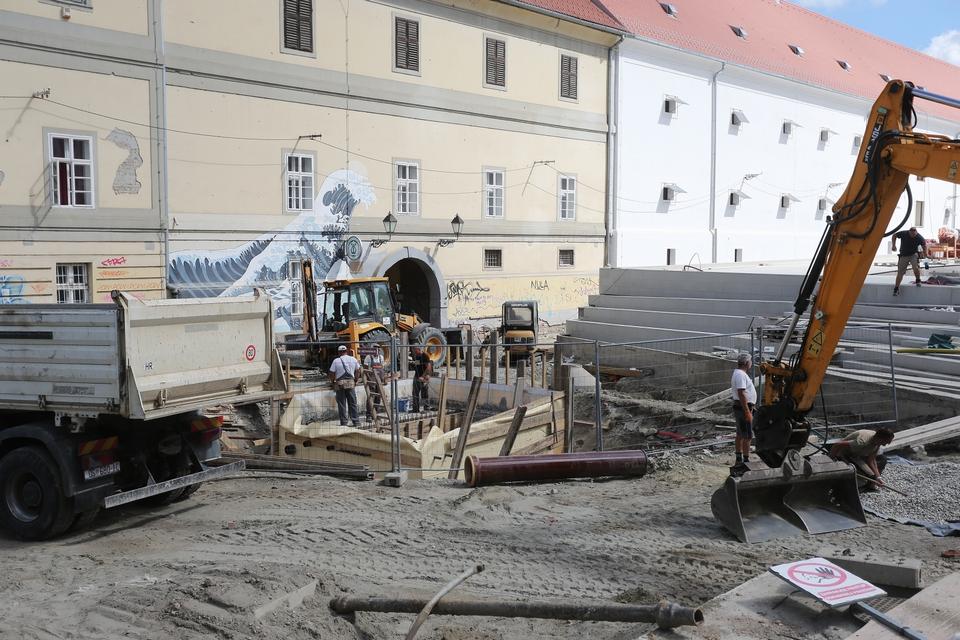 Tvrđa, Osijek – Radovi u okviru projekta “Edukativni i informativni turistički centar mladih Stara Pekara s Trgom Vatroslava Lisinskog”