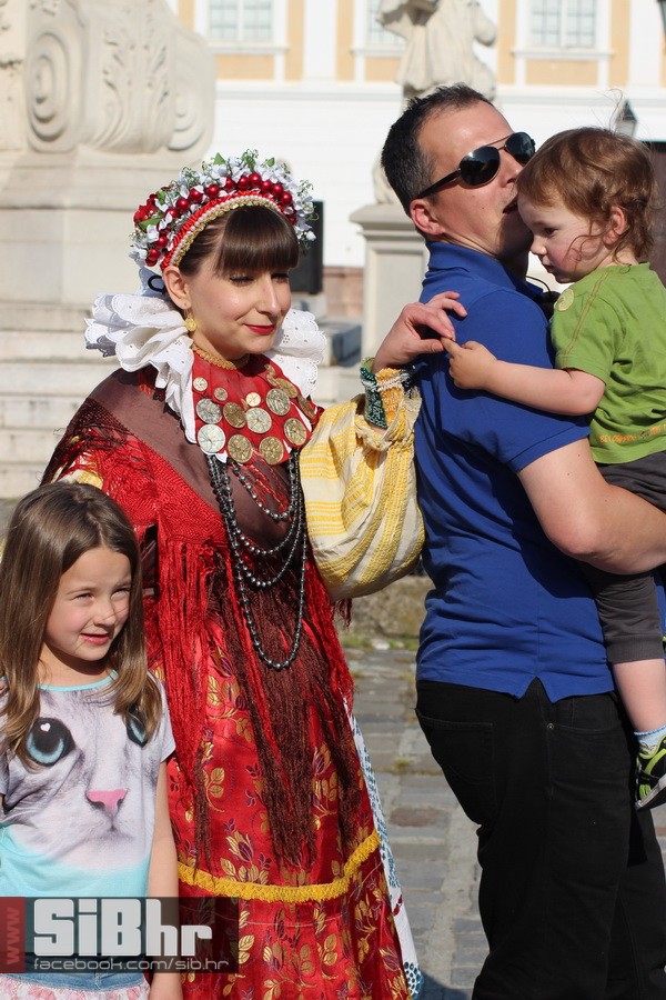 ana_rucner_Drmes_spot_SiBhr_48