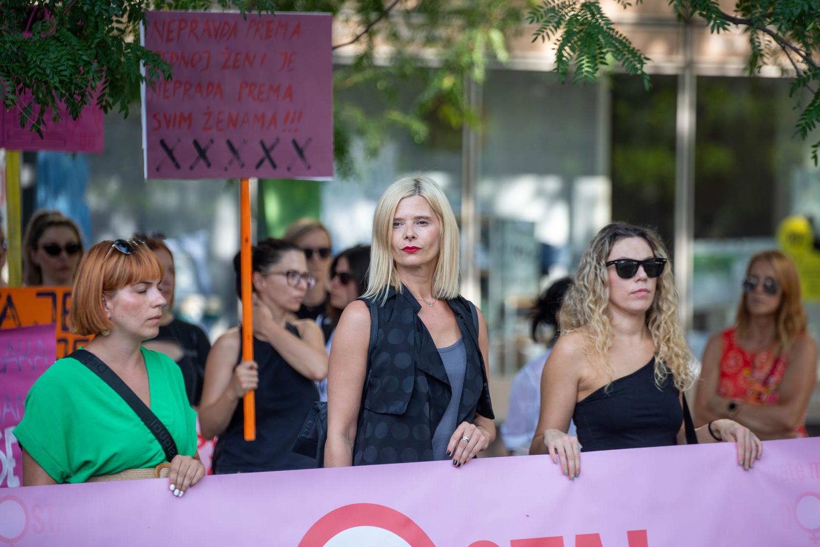 Održana javna akcija ”Sigurnost žena je odgovornost države” na Trgu slobode