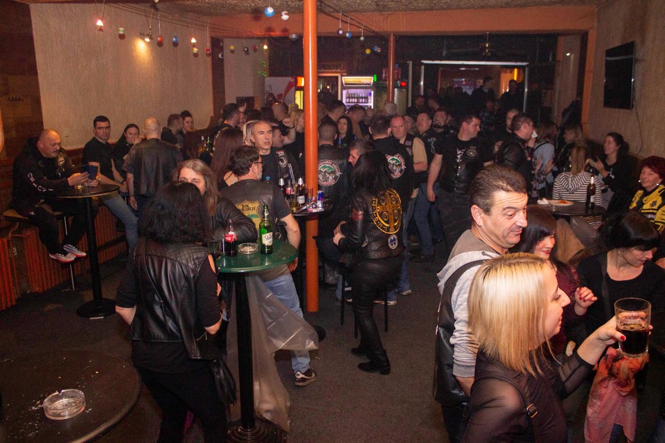 Motoristi partyjali u Balotama uz svirku uživo grupe Lucky day