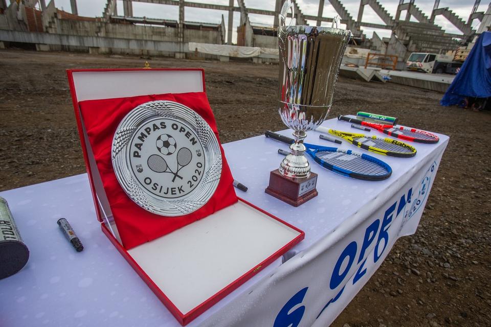 Kiša pokvarila nogometno-tenski spektakl na novom osječkom stadionu