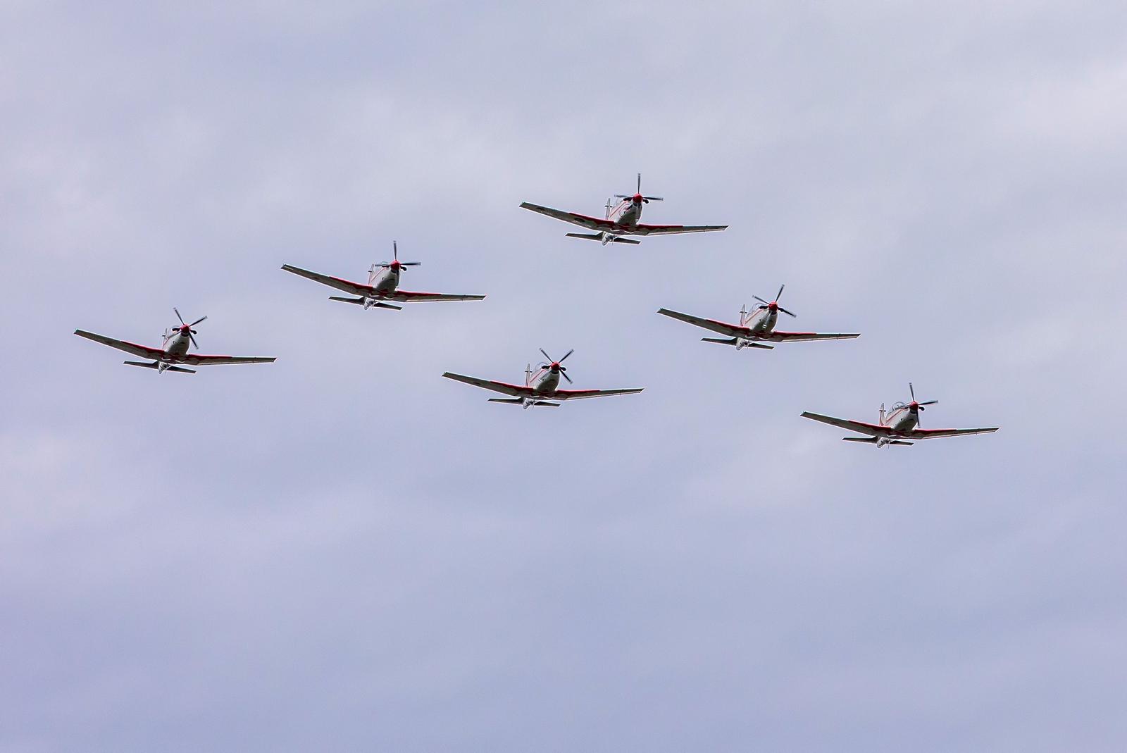 ”Krila Oluje” obilježila 18. rođendan letom iznad Osijeka ”Krila Oluje” obilježila 18. rođendan letom iznad Osijeka
