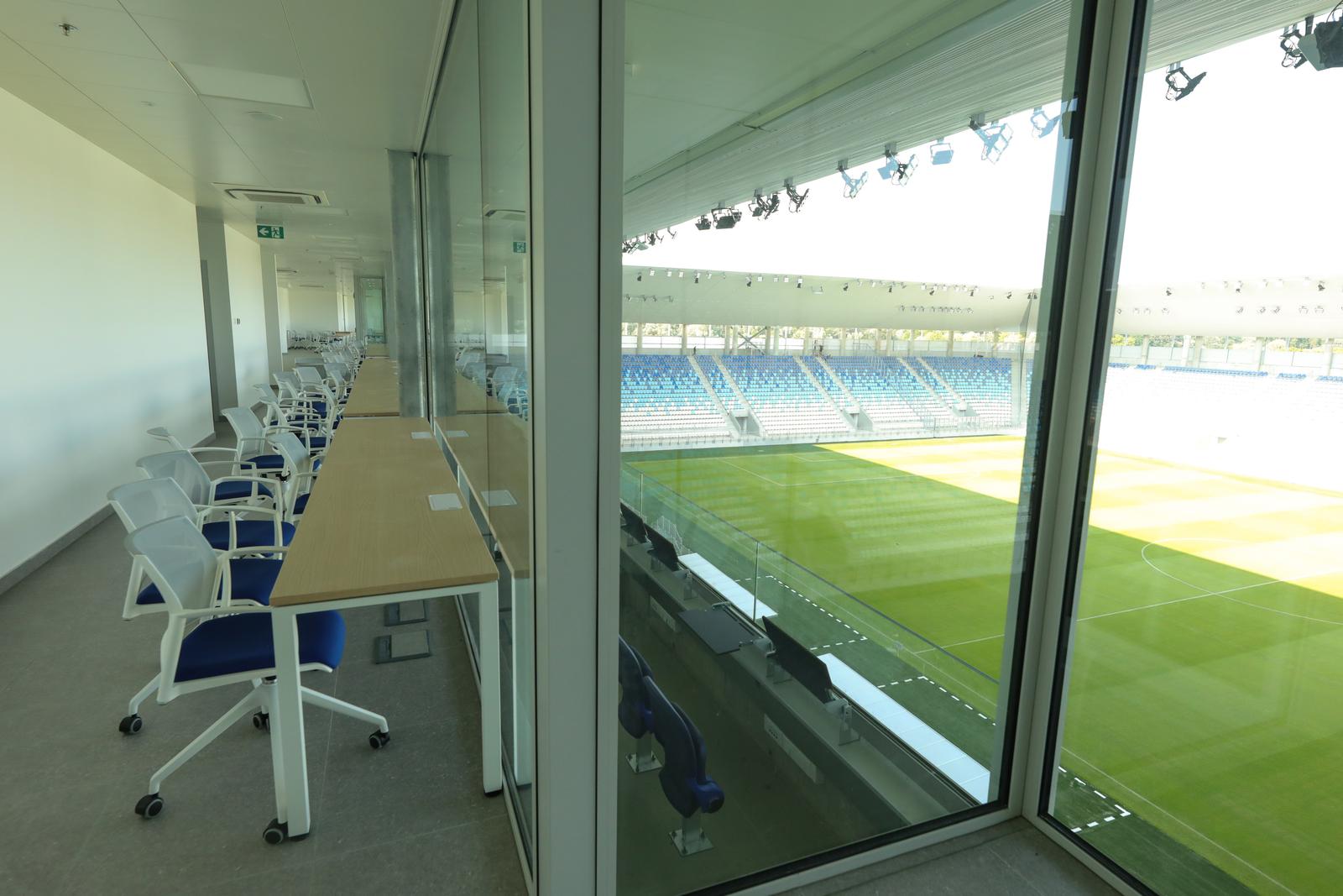 Nogometaši Osijeka započeli pripreme na novom stadionu Nogometaši Osijeka započeli pripreme na novom stadionu