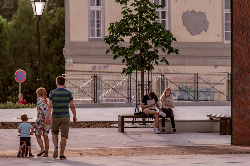 Osječani iskoristili lijepo vrijeme i neradni dan za uživanje na otvorenom