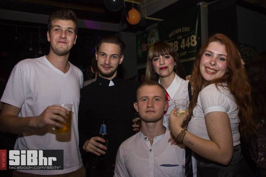 exit_halloween_15