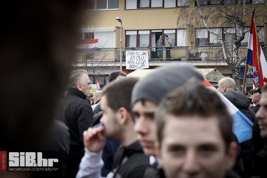 vukovar_prosvjed_protiv_cirilic