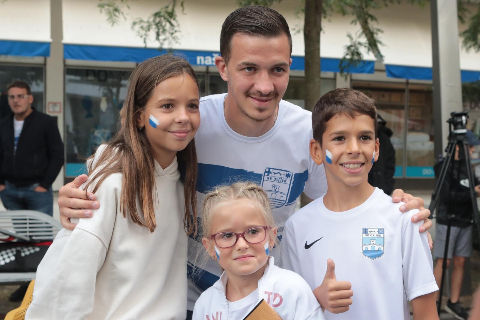 Druženje NK Osijeka s navijačima Druženje NK Osijeka s navijačima