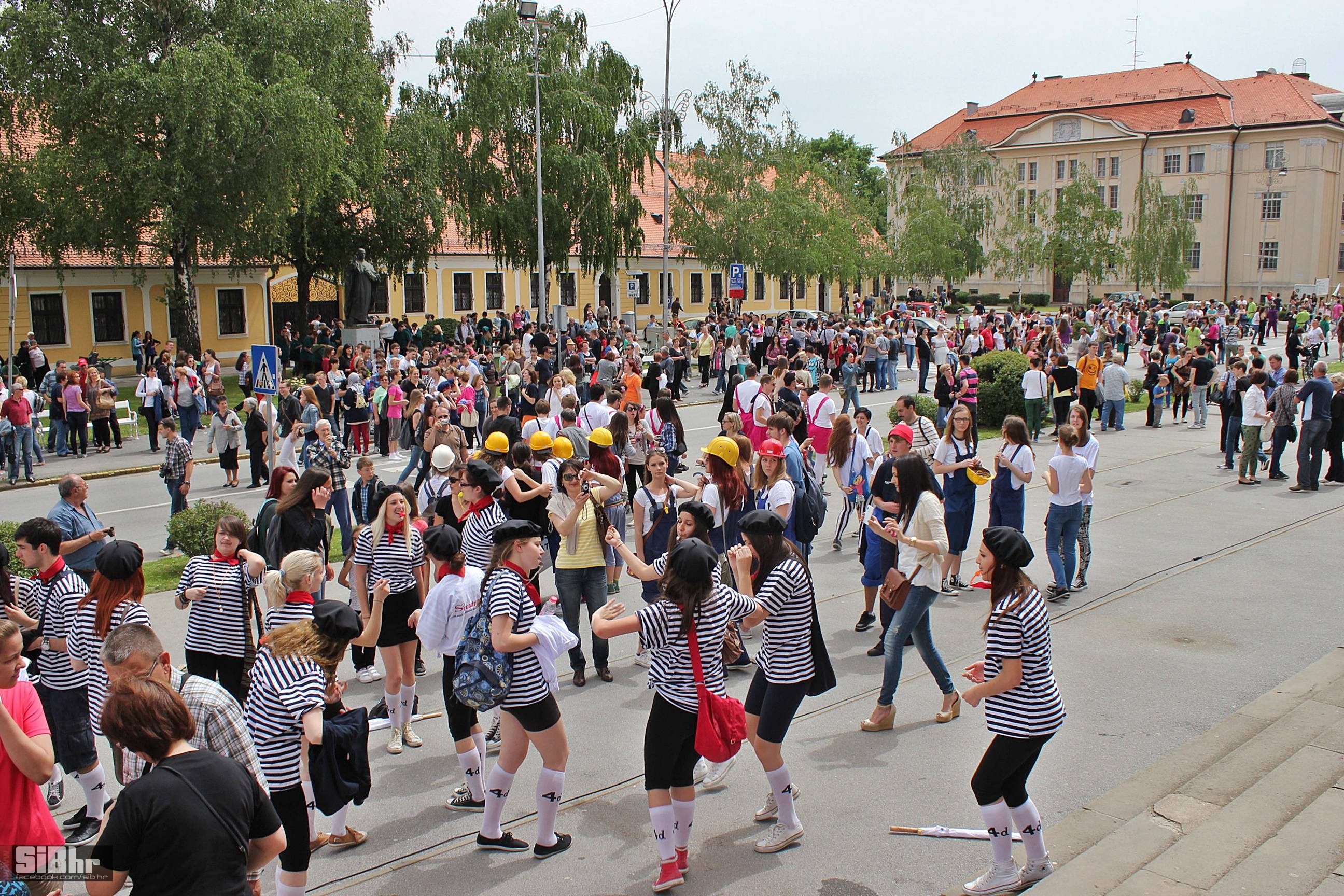 maturanti_djakovo_mm_2013_22