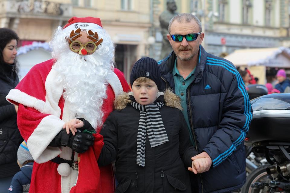 Motomrazovi i ove godine razveselili najmlađe Osječane