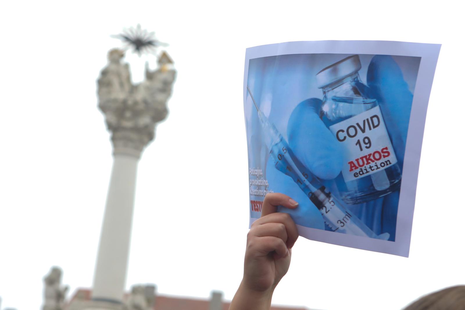 Osječki studenti prosvjedovali protiv obaveznih Covid potvrda na fakultetima
