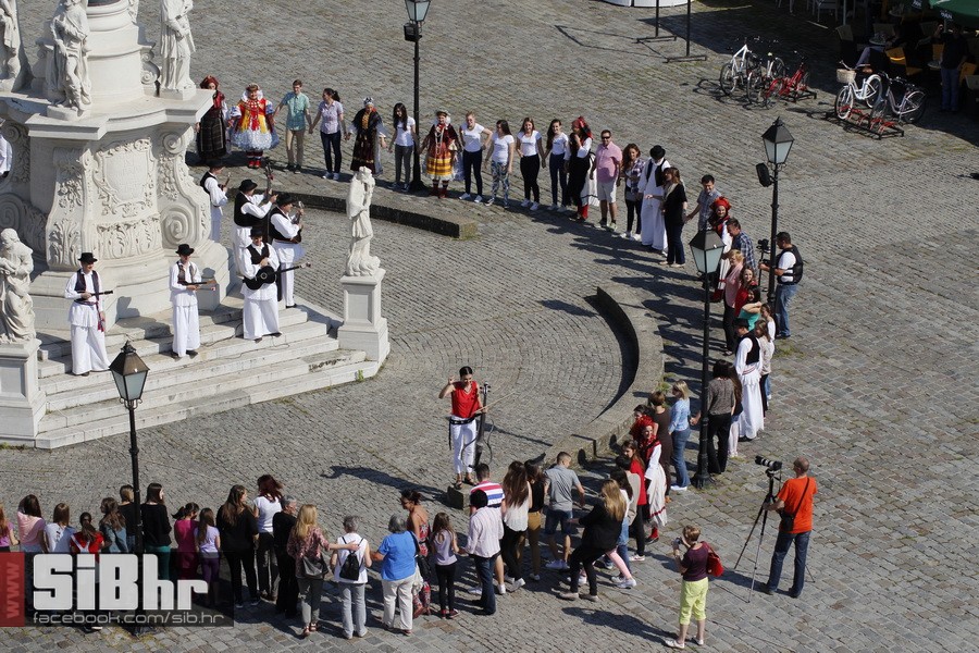 ana_rucner_Drmes_spot_SiBhr_8