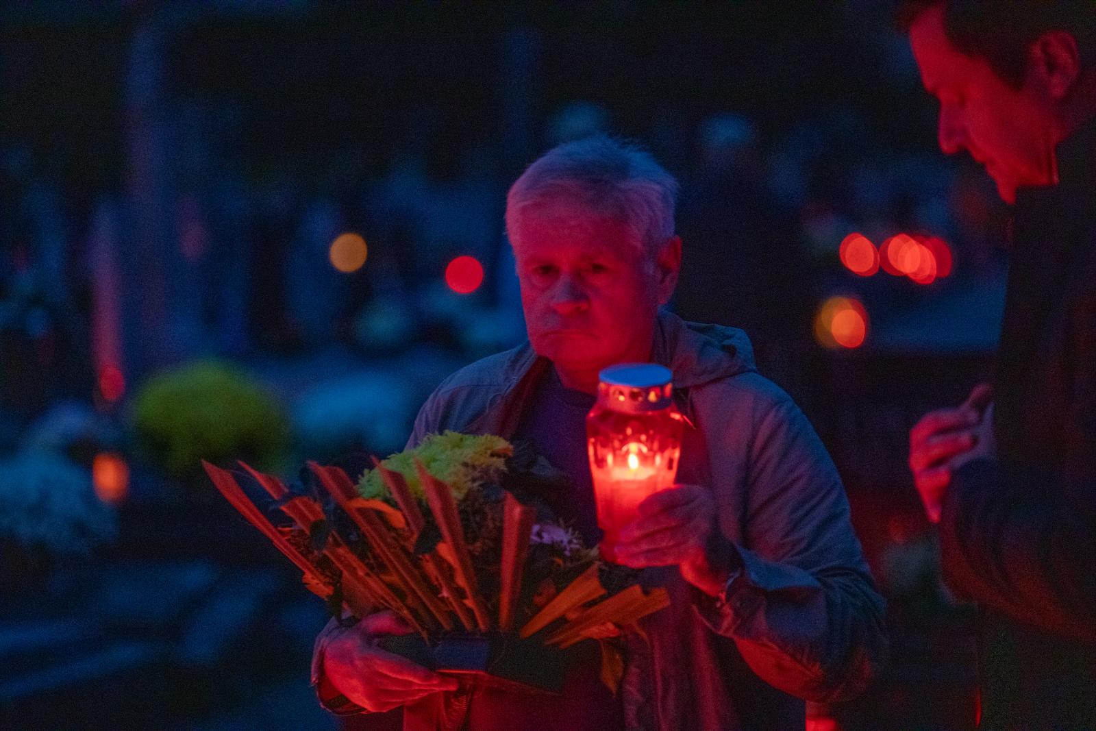Paljenje svijeća na osječkom Groblju svete Ane
