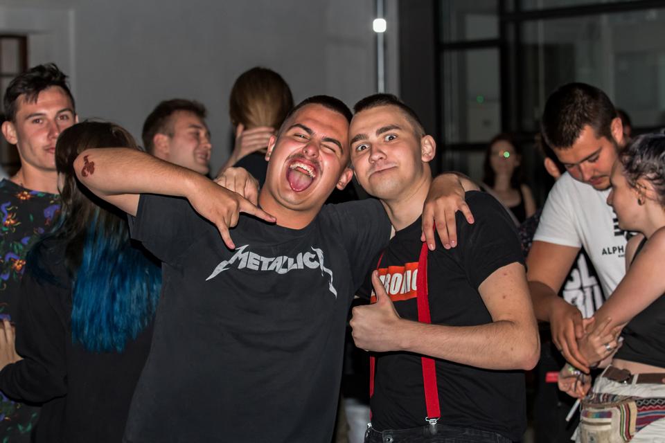 Brkovi u dvorištu Stare pekare