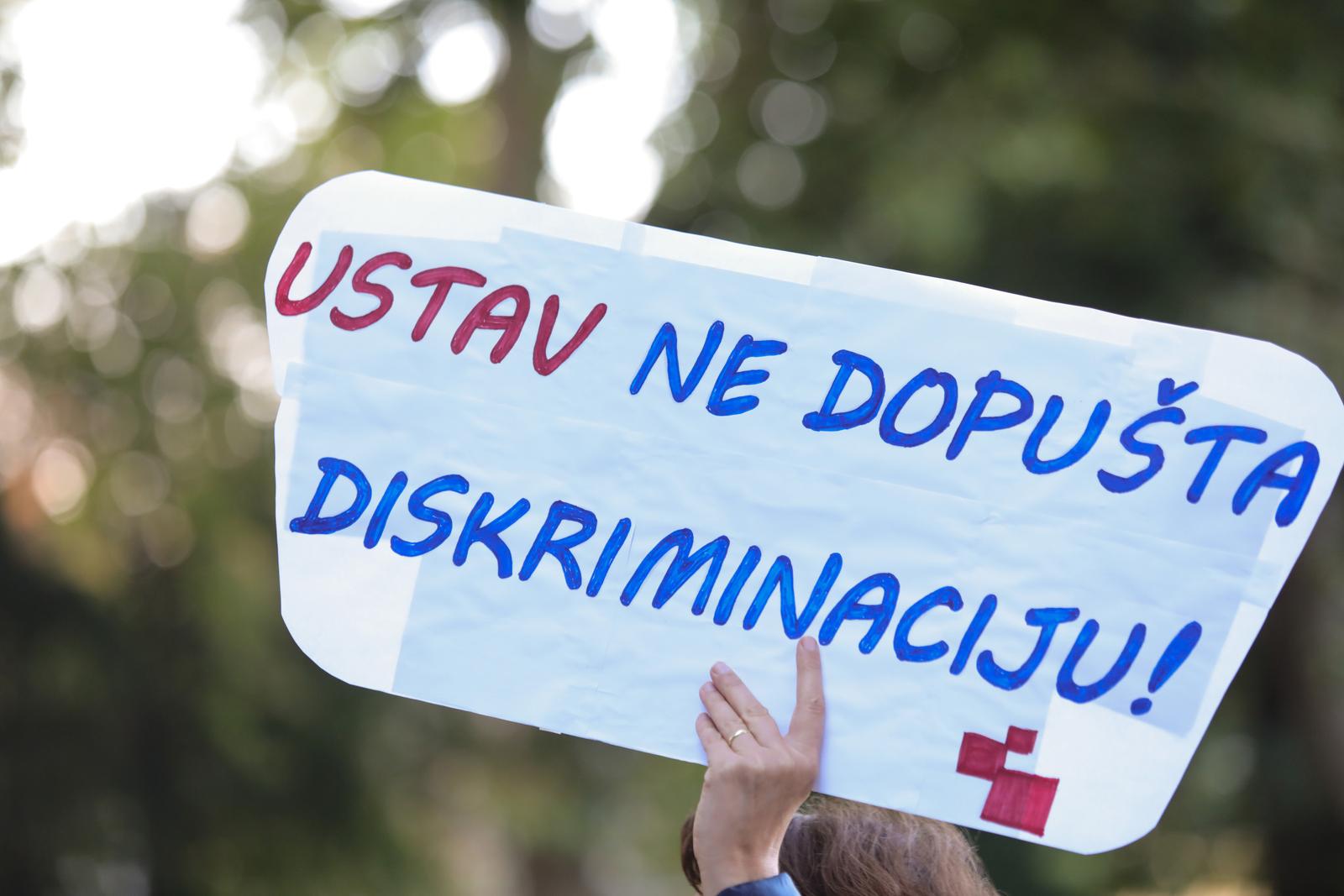 Prosvjed ispred KBC-a Osijek