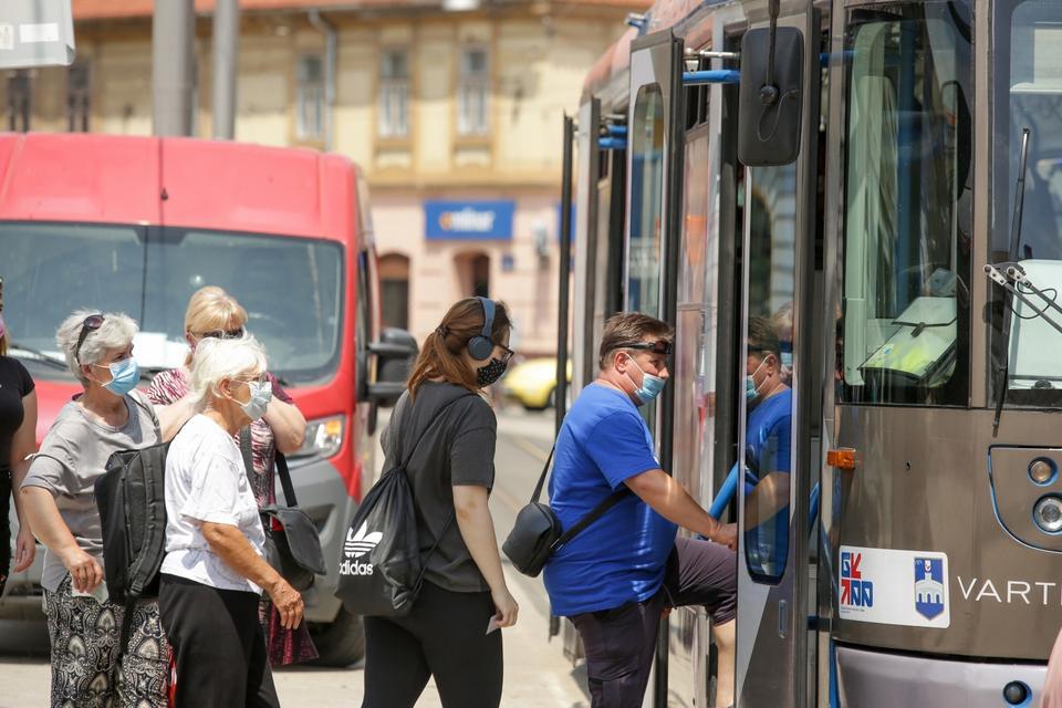Od danas u tramvajima i autobusima obveza nošenja zaštitnih maski