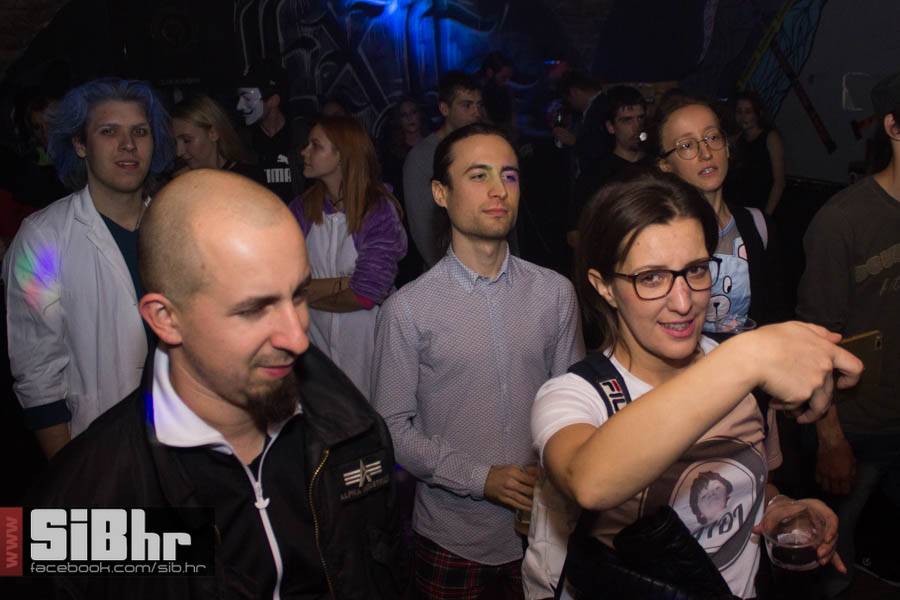 exit_halloween_2