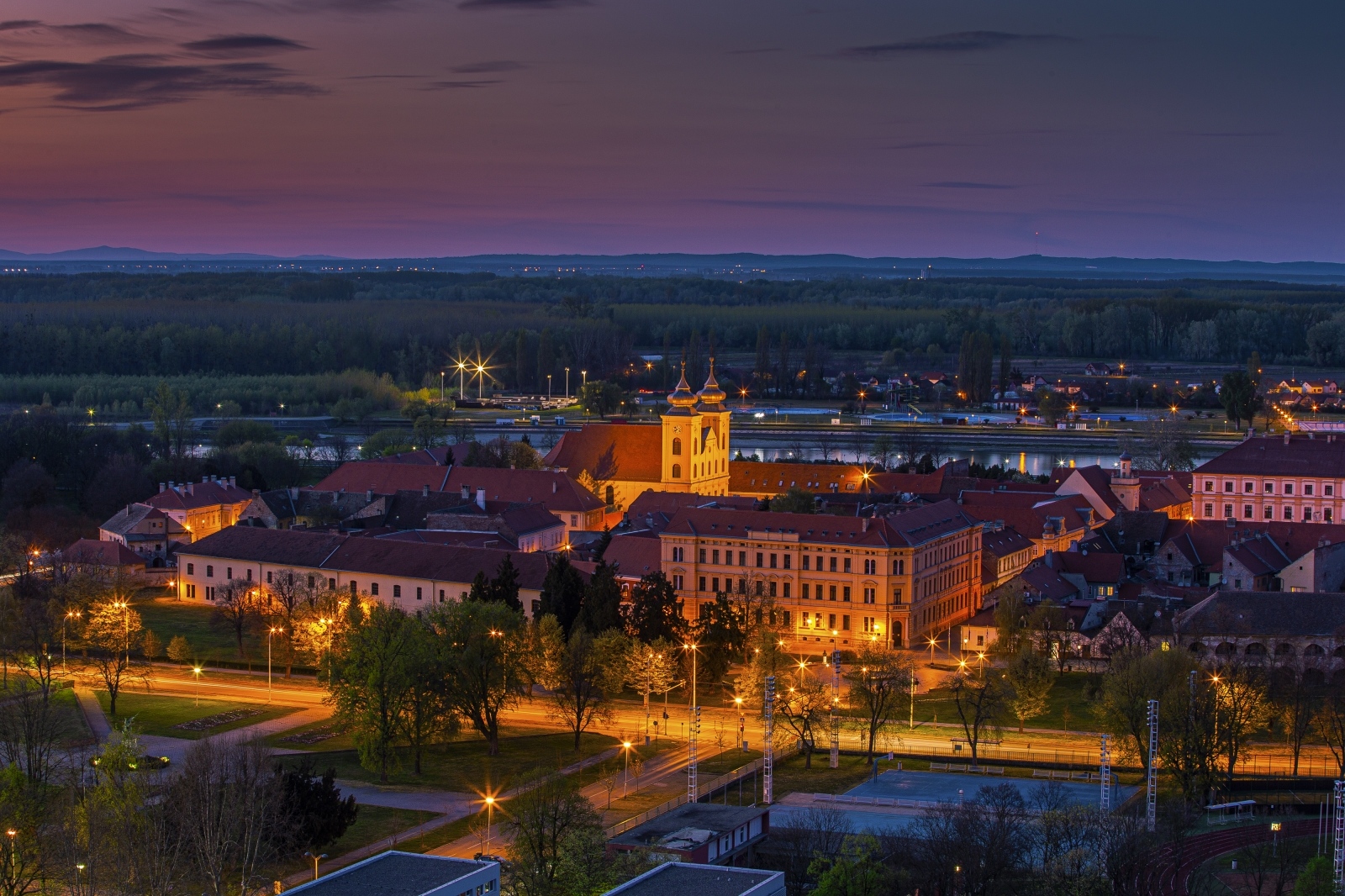 Panorama Osijeka u večernjim satima