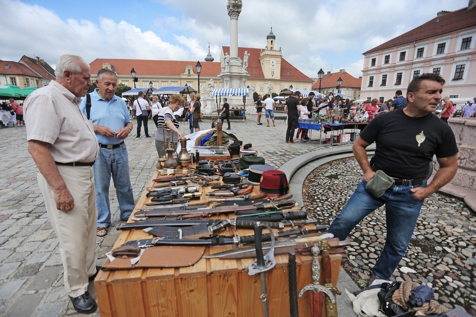 Ljetni Sajam antikviteta u Tvrđi (kolovoz 2019.) Ljetni Sajam antikviteta u Tvrđi (kolovoz 2019.)