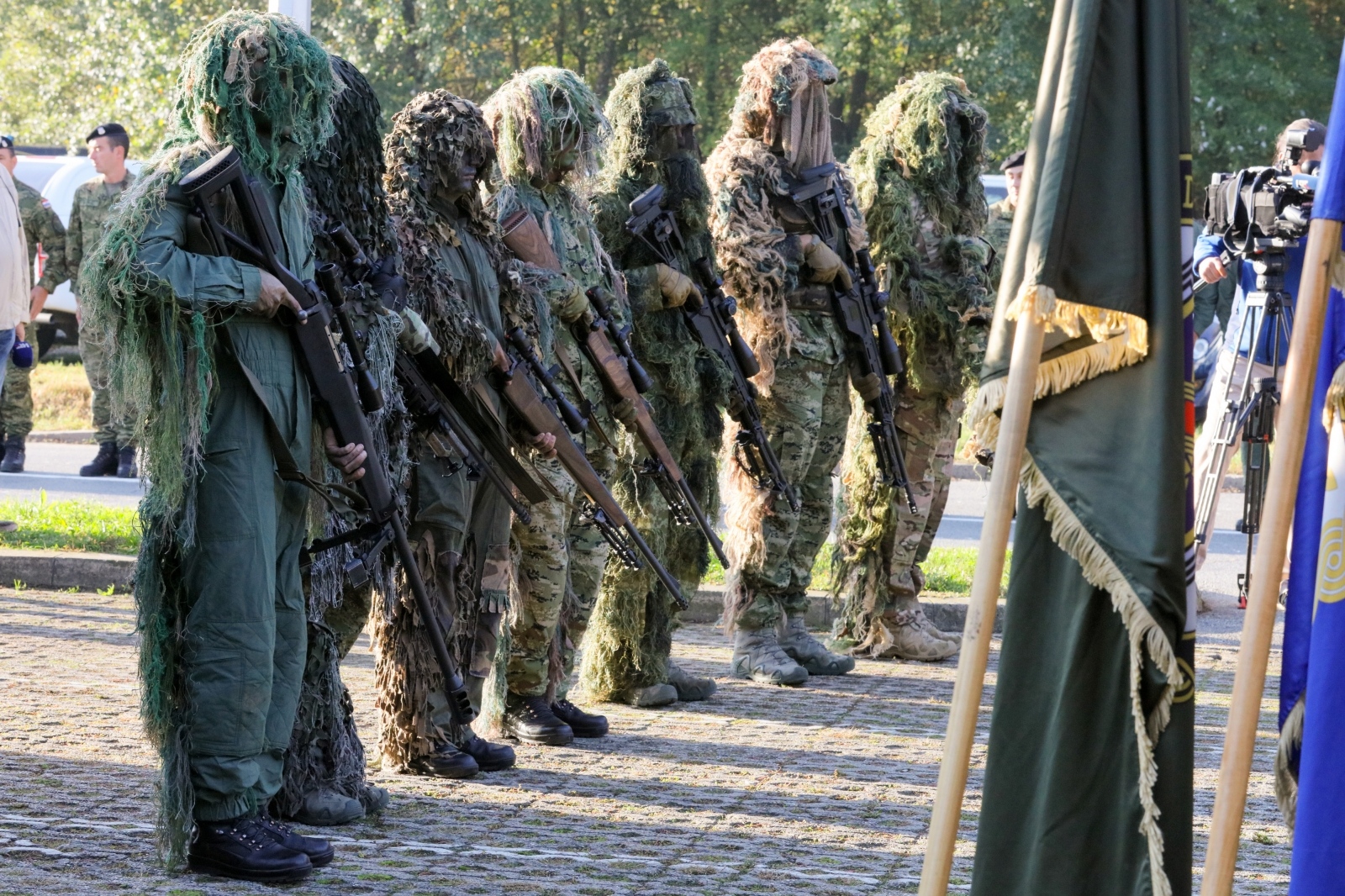 Snajperisti, tenkovi, helikopteri i oklopnjaci okupirali Pampas