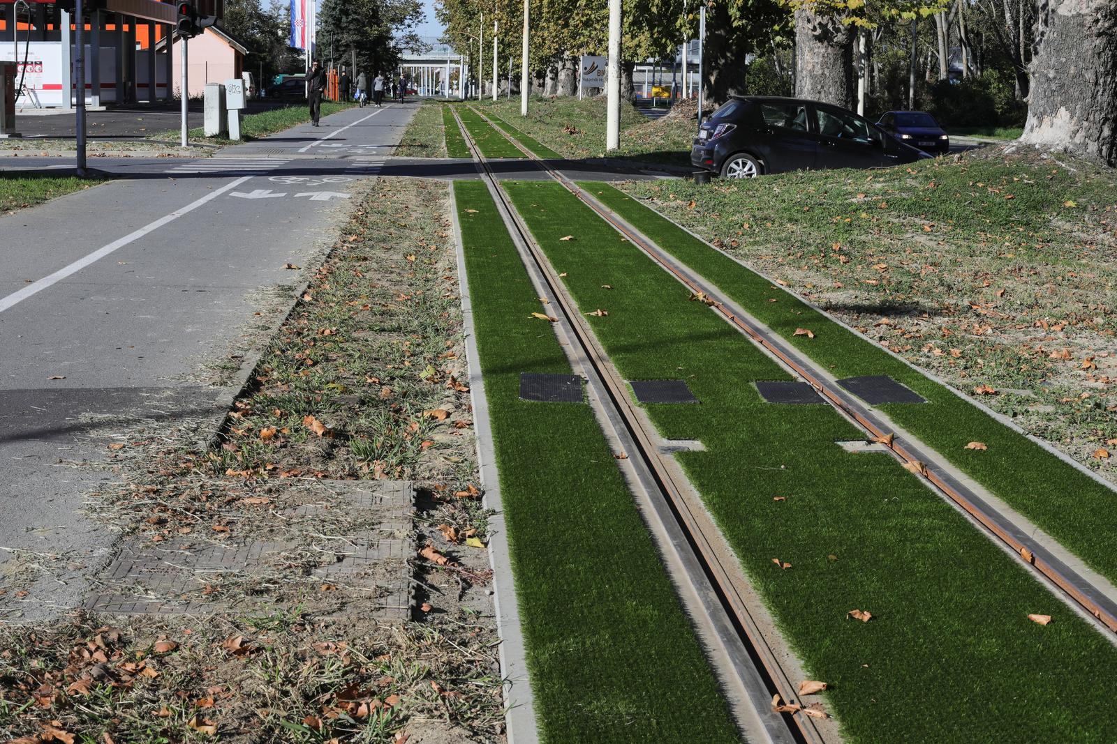 Zelena podloga na novoobonovljenoj tramvajskoj prugi