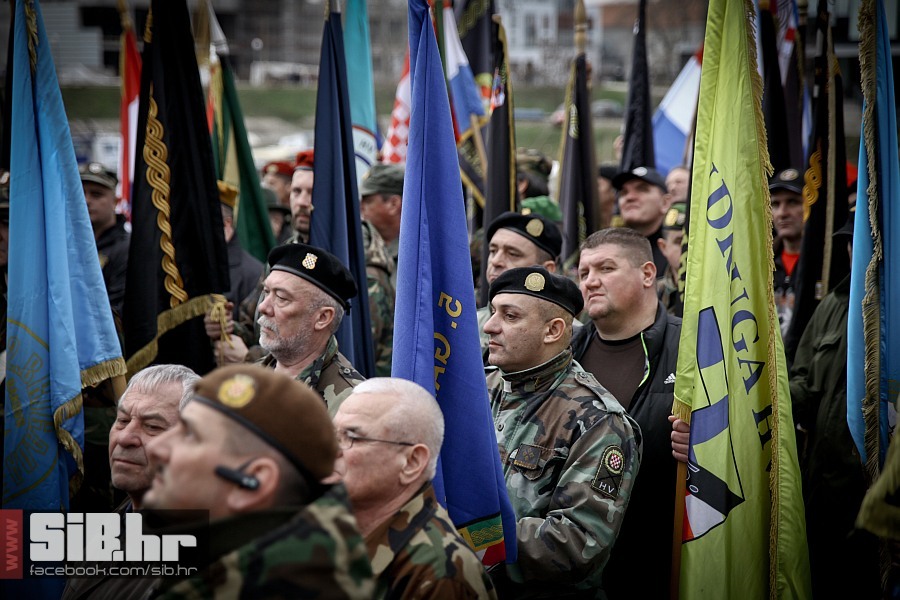 vukovar_prosvjed_protiv_cirilic