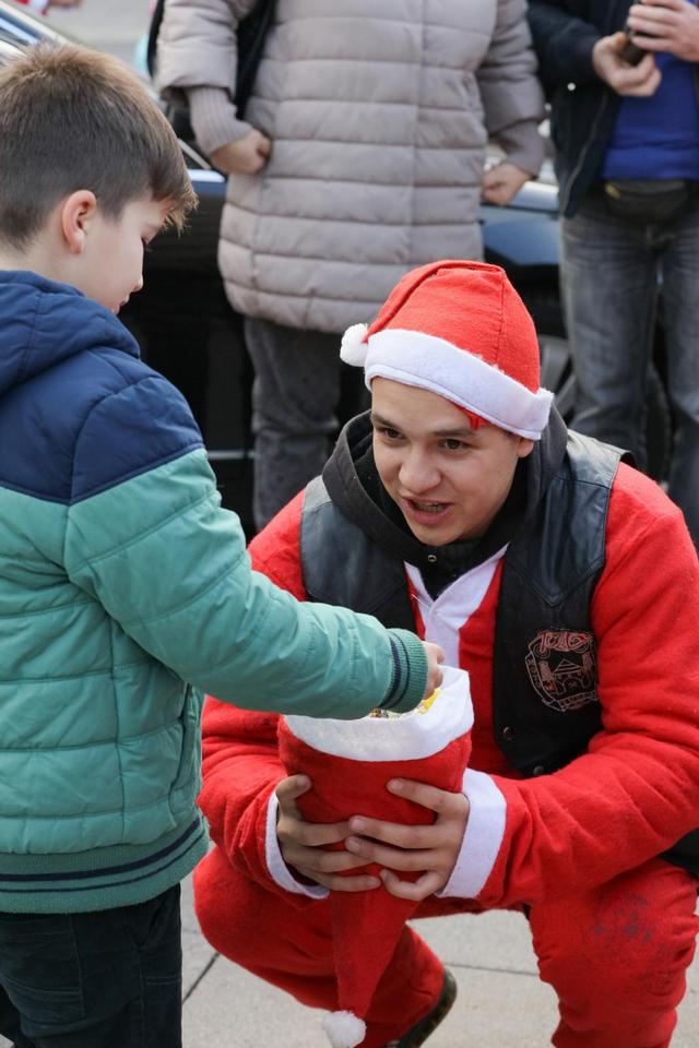 Motomrazovi i ove godine razveselili najmlađe Osječane